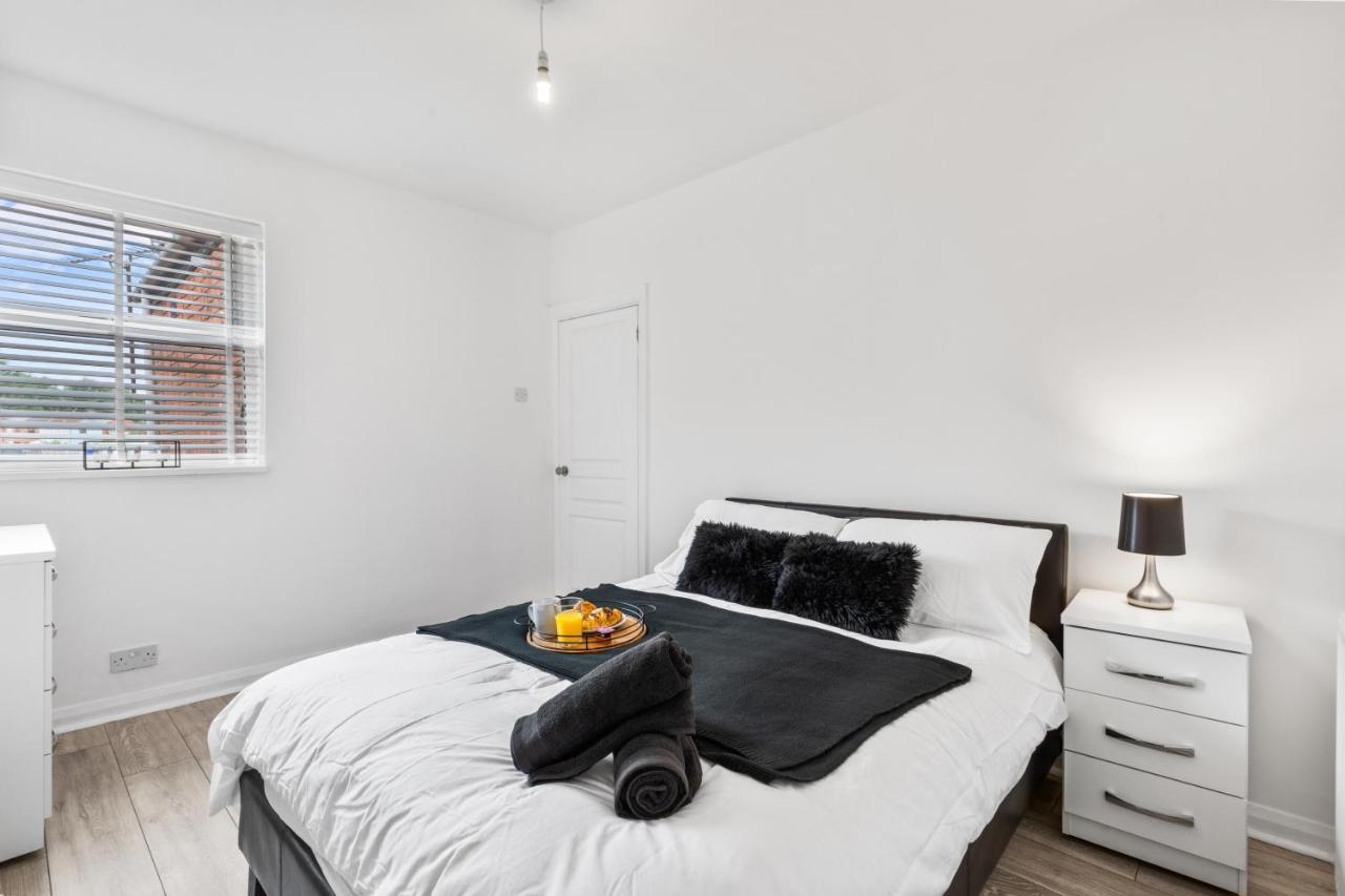 Nuneaton - Ideal 3 Bedroom, Wi-Fi Parking, Sleeps 6 - Jrr Stays Exterior foto